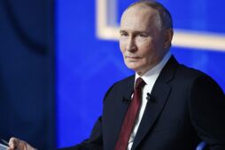 Путиным подписал закон о "бесхозном" жилье